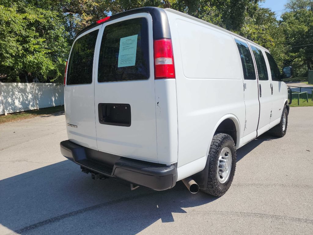 Used 2018 Chevrolet Express 2500 w/ Driver Convenience Package RWD image 9