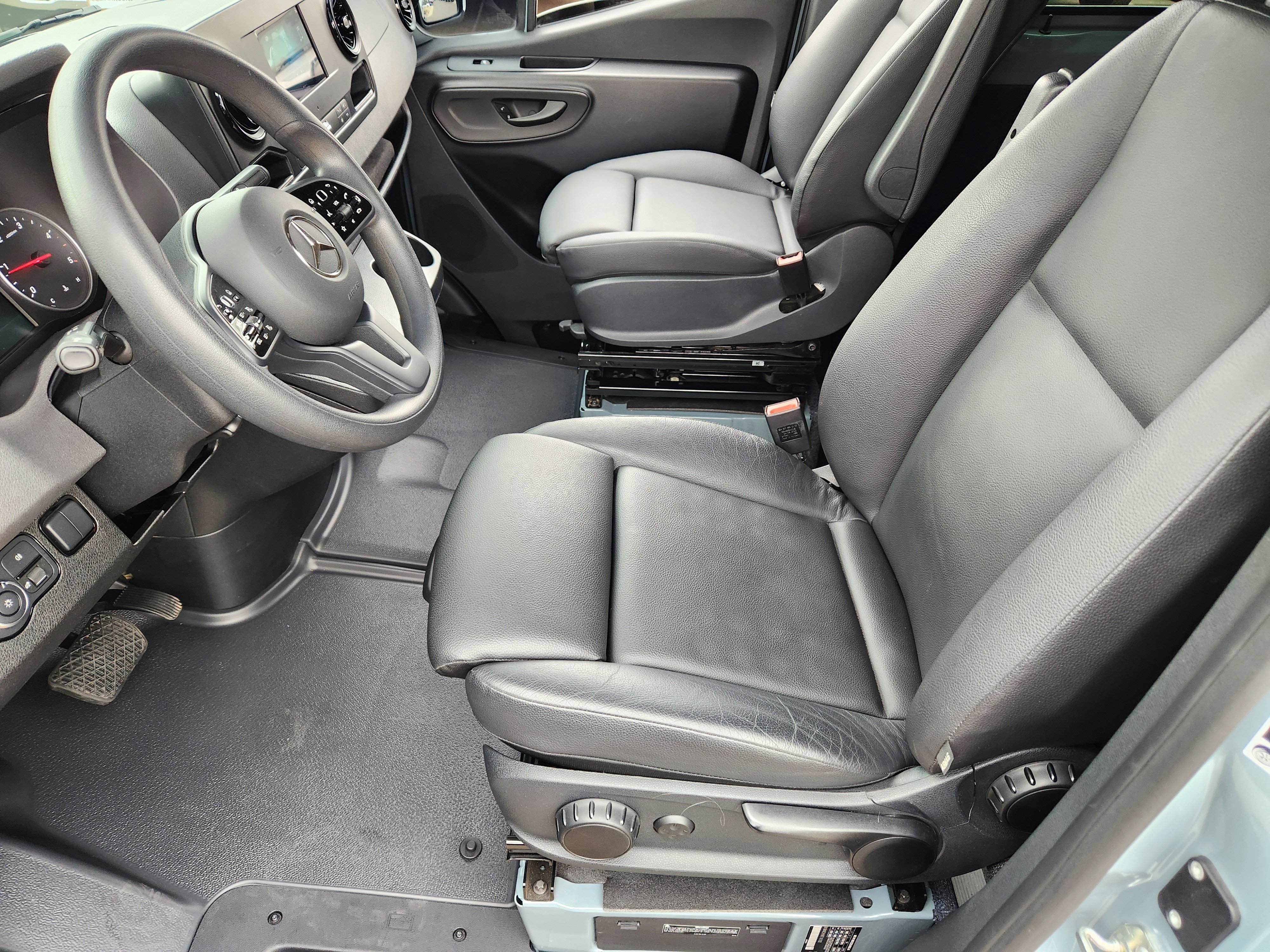 Used 2024 Mercedes-Benz Sprinter 2500 image 12