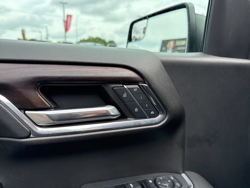 Used 2024 GMC Sierra 1500 SLT AWD/4WD image 13