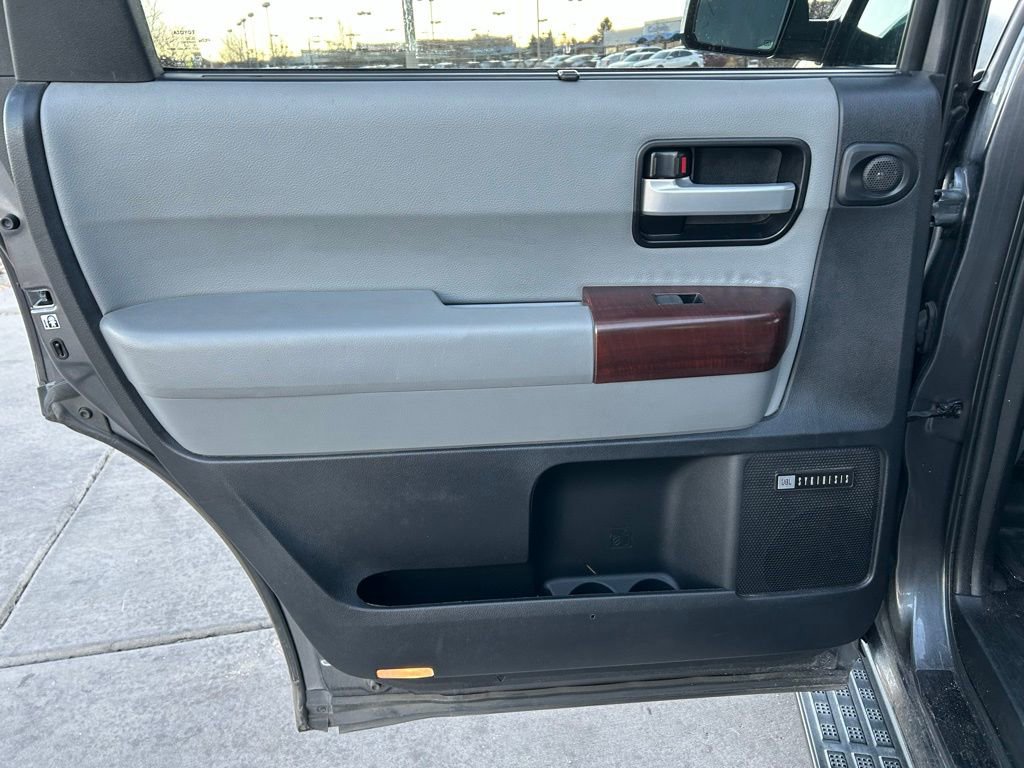 Used 2015 Toyota Sequoia Platinum image 25