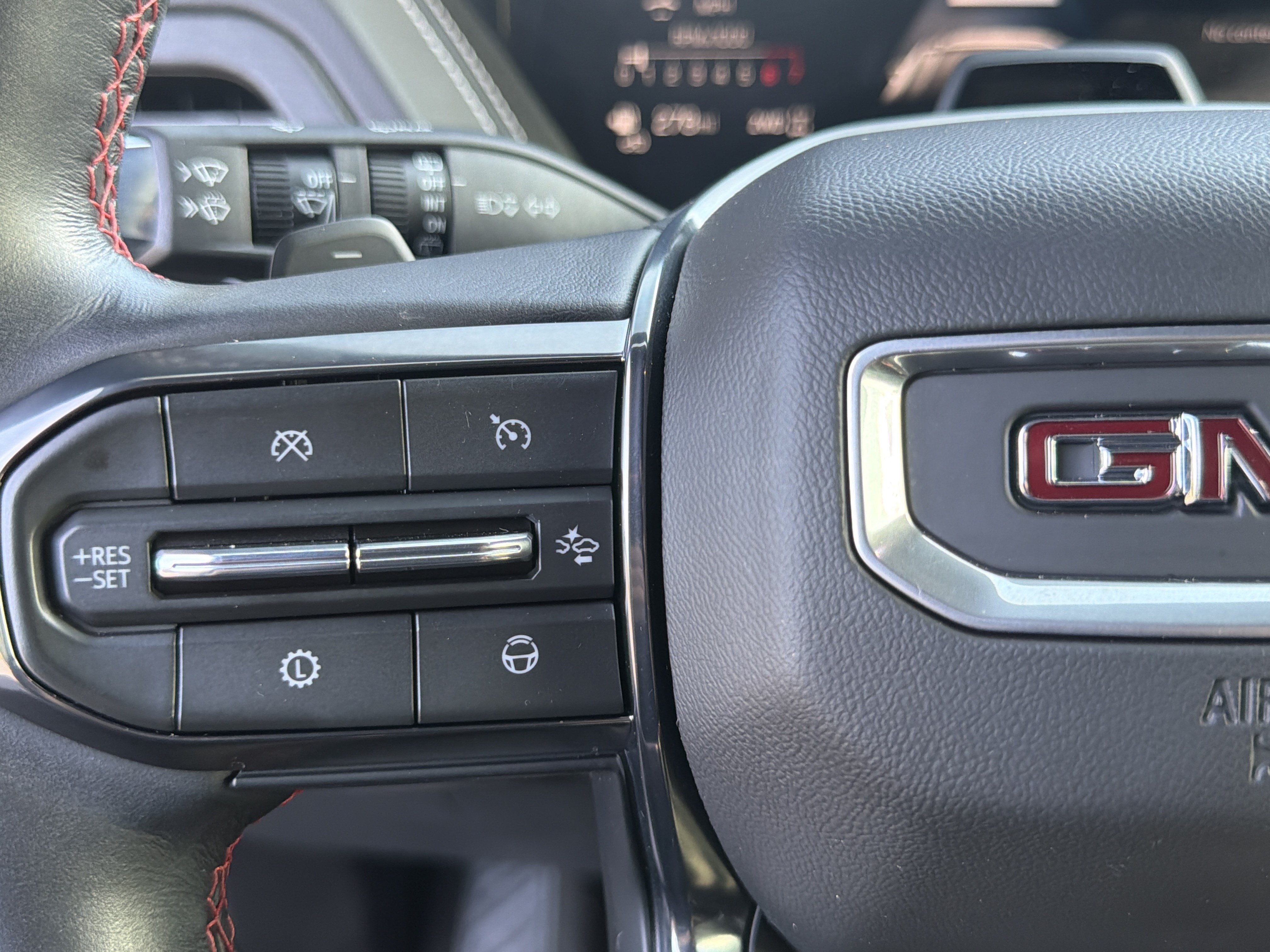 Used 2025 GMC Yukon AT4 Ultimate AWD/4WD image 32