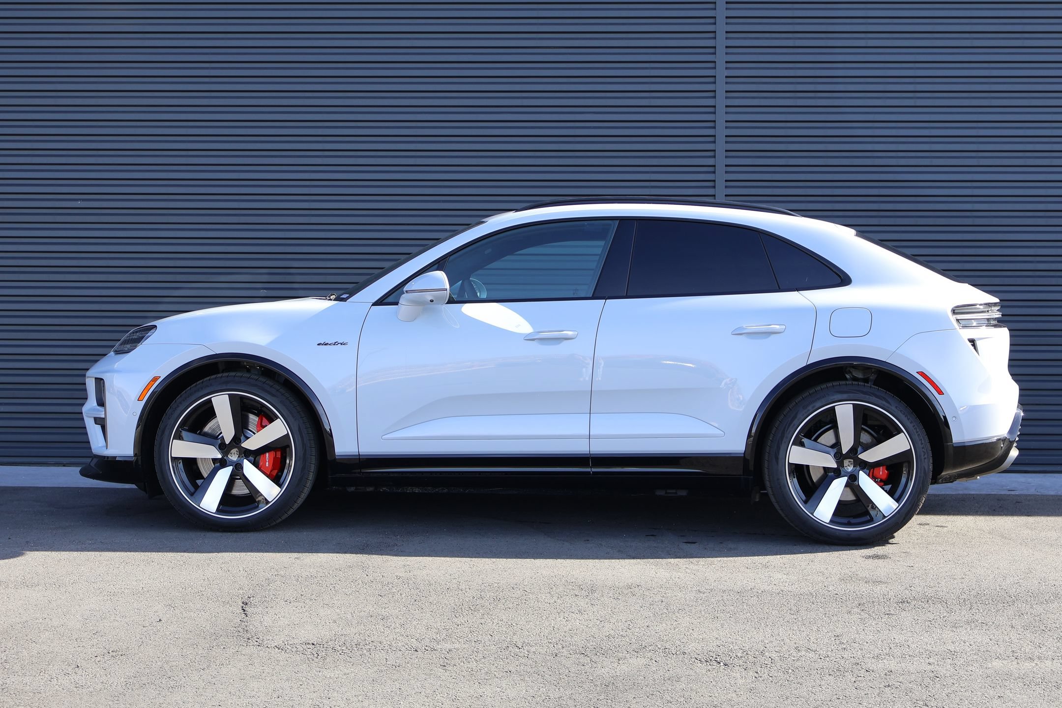 New 2026 Porsche Macan Turbo Electric AWD/4WD image 2