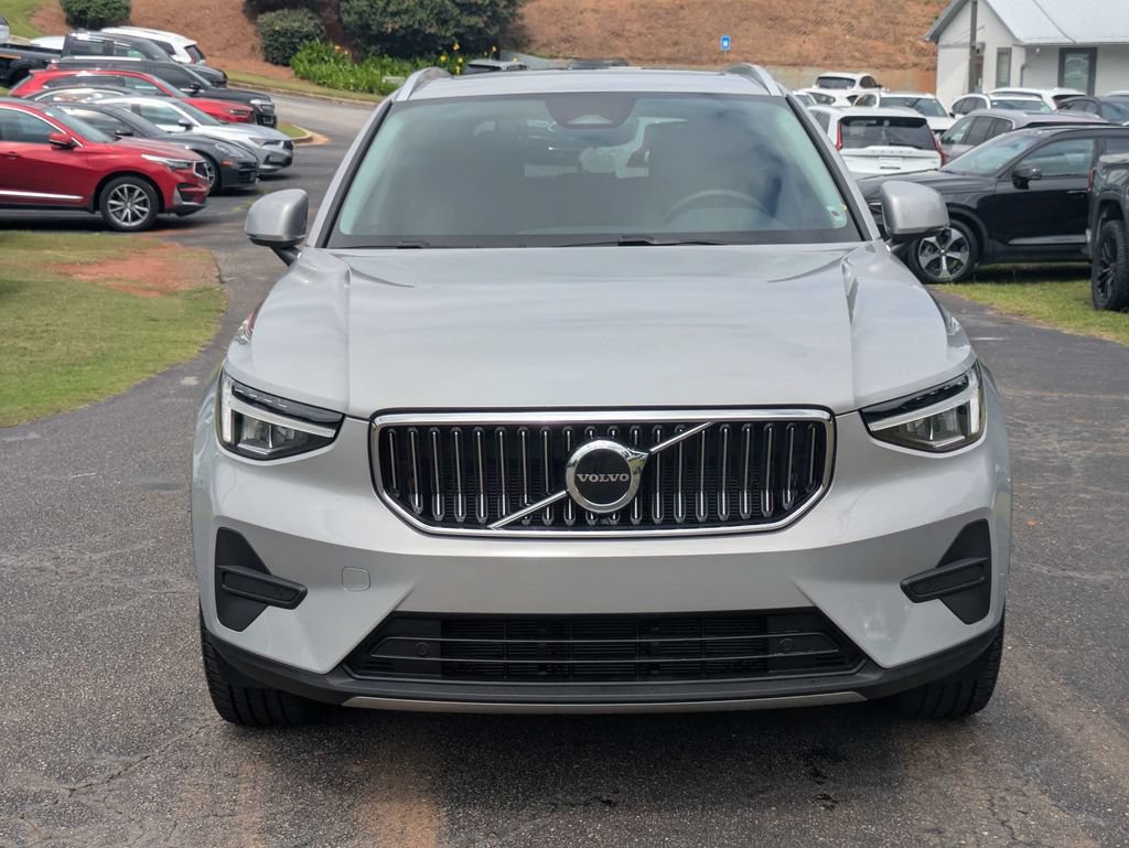 Certified 2025 Volvo XC40 B5 Core AWD/4WD image 9