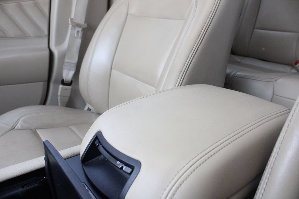 Used 2013 Ford Taurus SEL FWD image 16