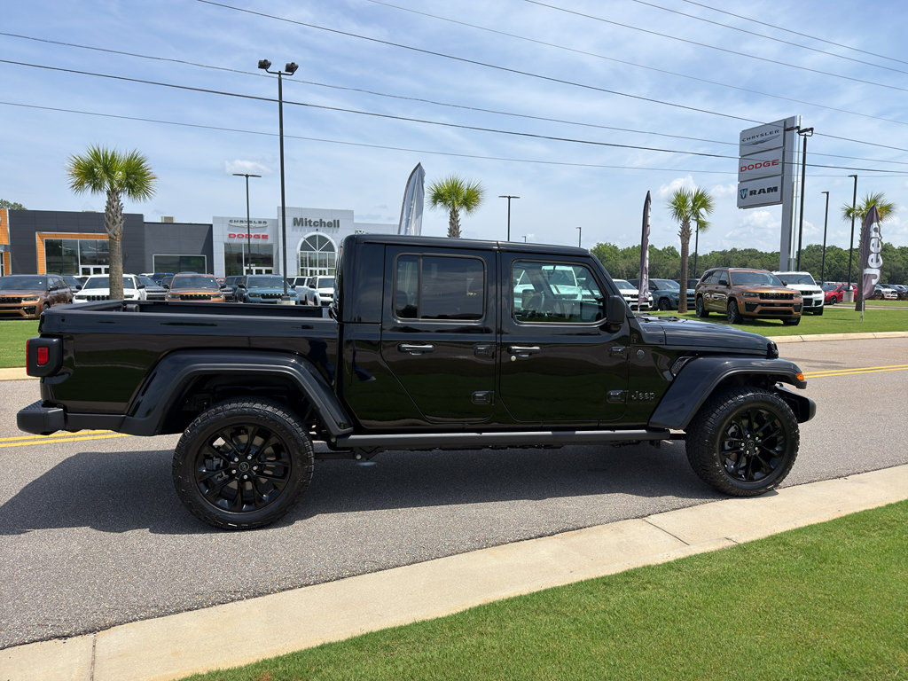 Certified 2025 Jeep Gladiator Sport AWD/4WD image 3