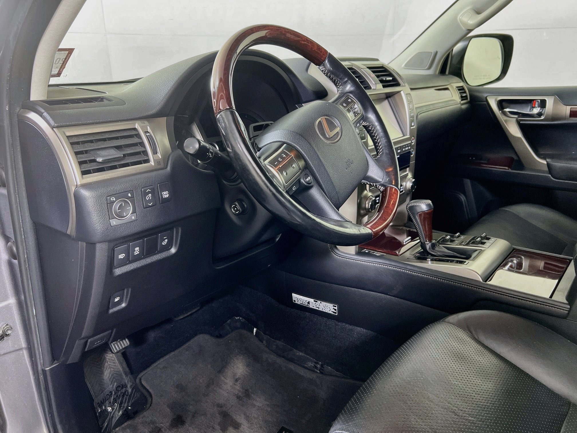 Used 2017 Lexus GX 460 Luxury AWD/4WD image 9