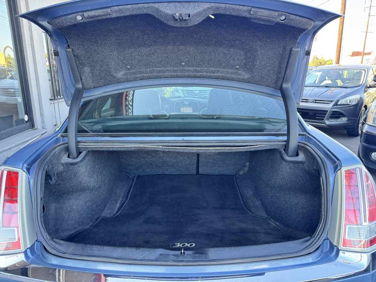 Used 2011 Chrysler 300 C RWD image 24