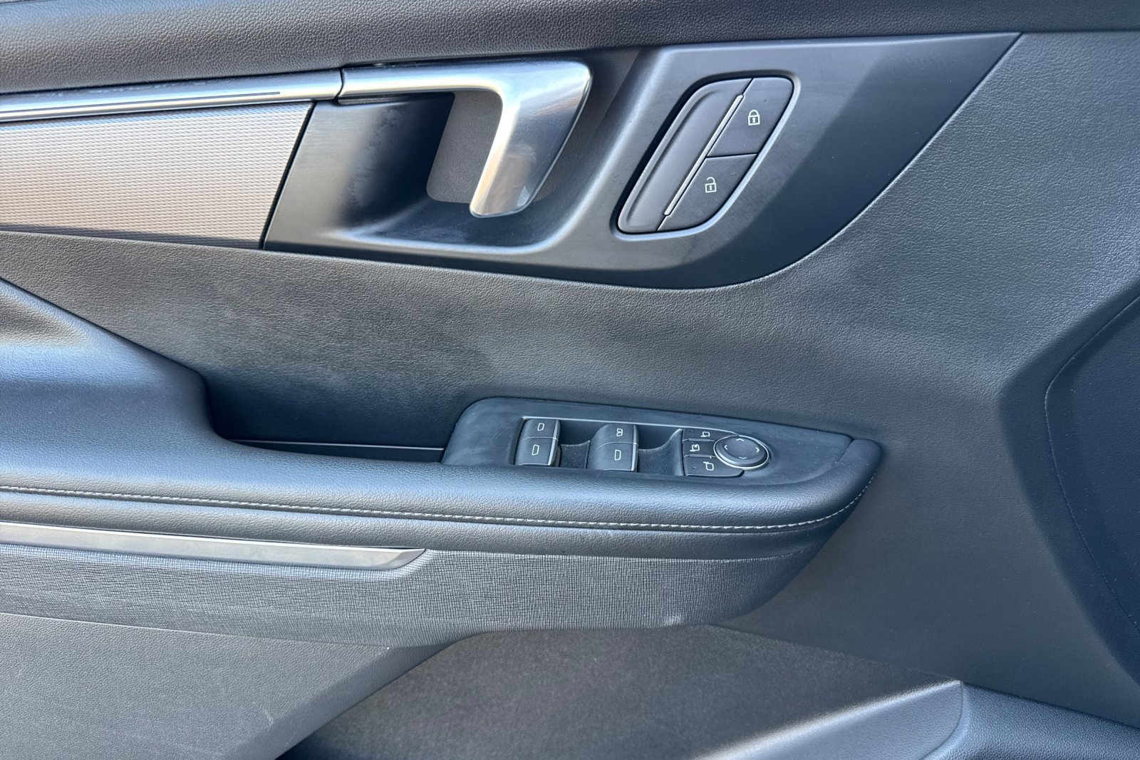 Certified 2025 Buick Enclave Sport Touring FWD image 11