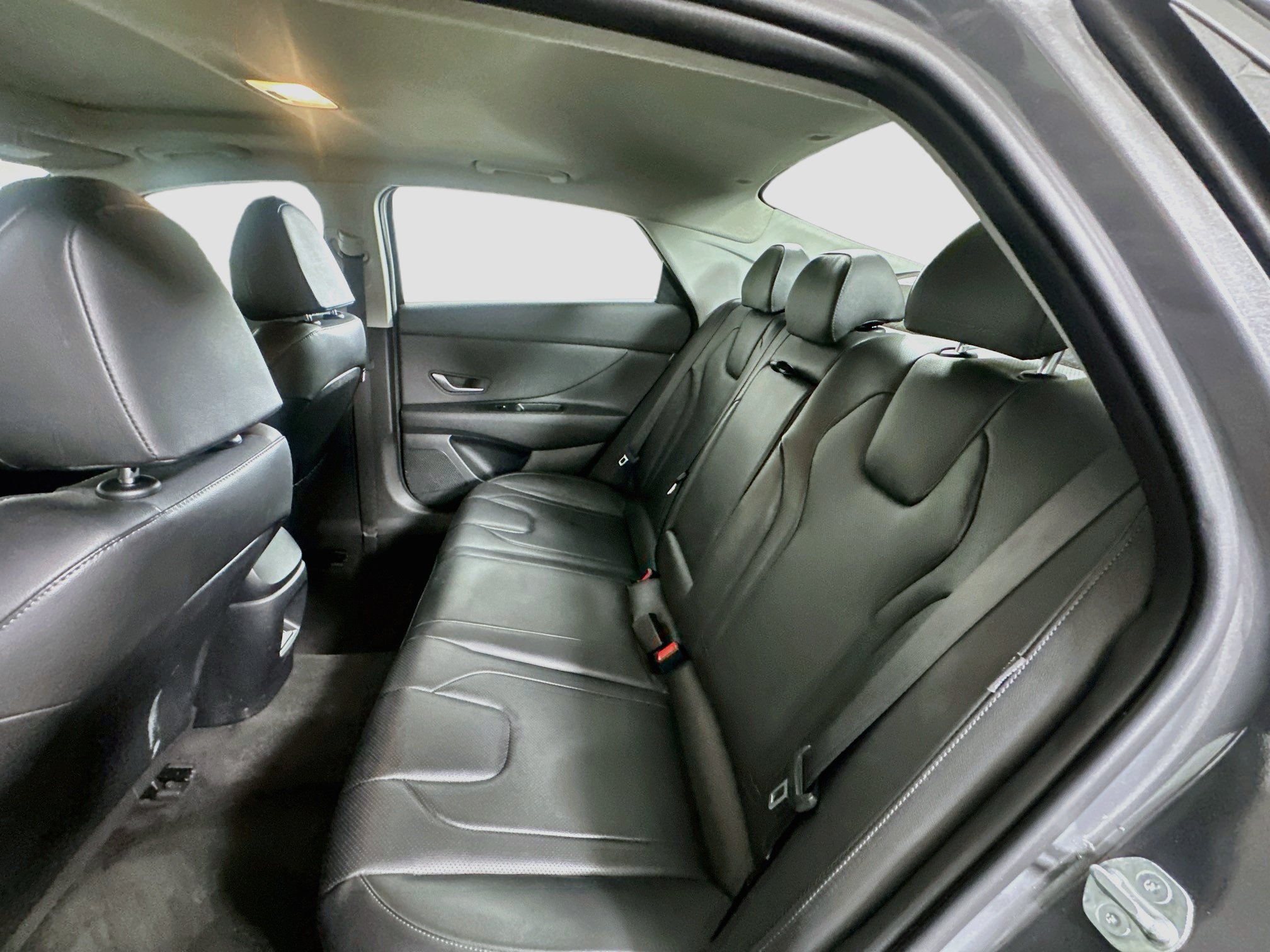 Used 2025 Hyundai Elantra Limited FWD image 27