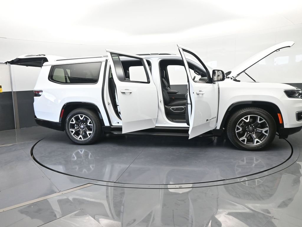 Used 2023 Jeep Wagoneer L Series III w/ Preferred Equipment Group image 38