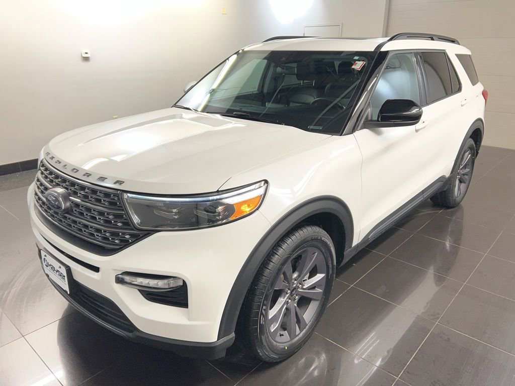 Certified 2023 Ford Explorer XLT w/ Equipment Group 202A image 3
