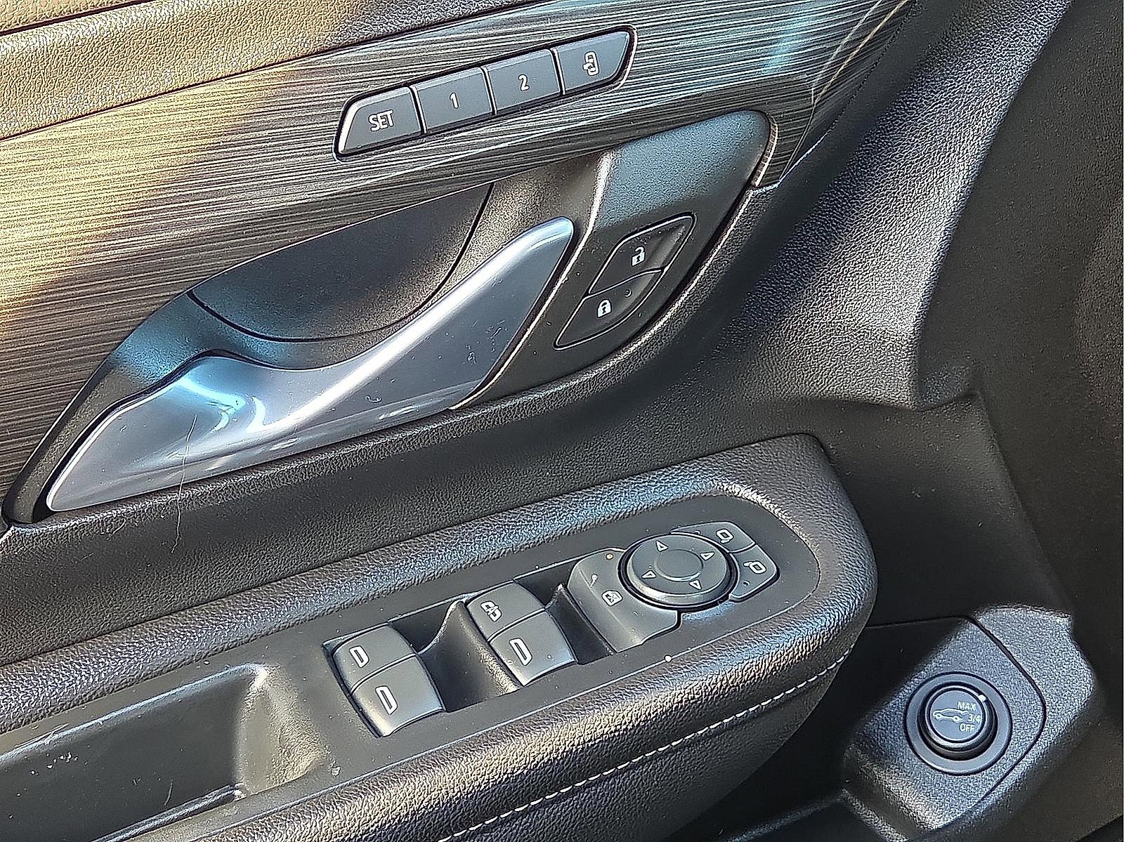 Used 2022 GMC Terrain SLT image 13