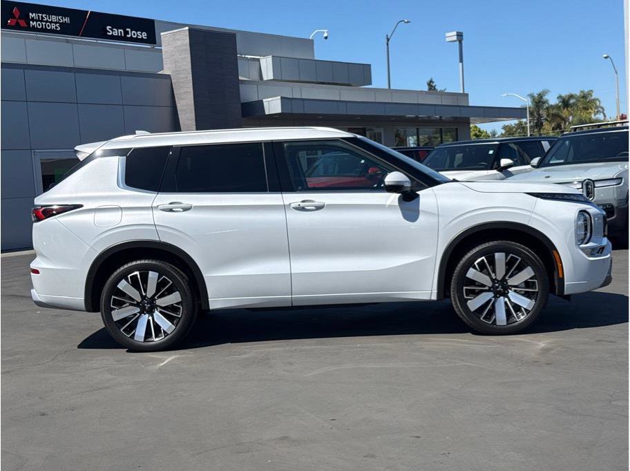Used 2025 Mitsubishi Outlander SEL image 4