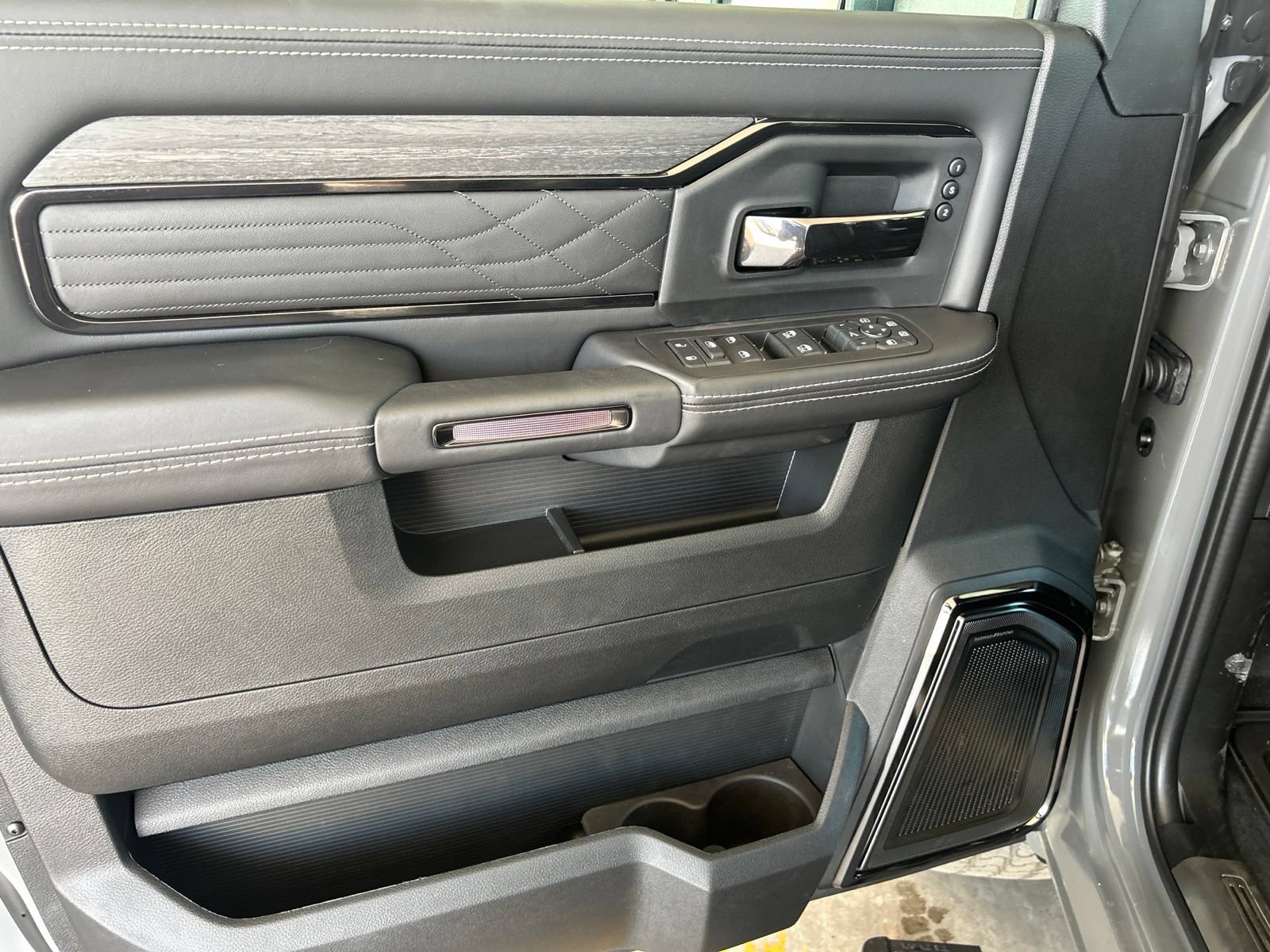 New 2027 RAM 2500 Limited AWD/4WD image 11