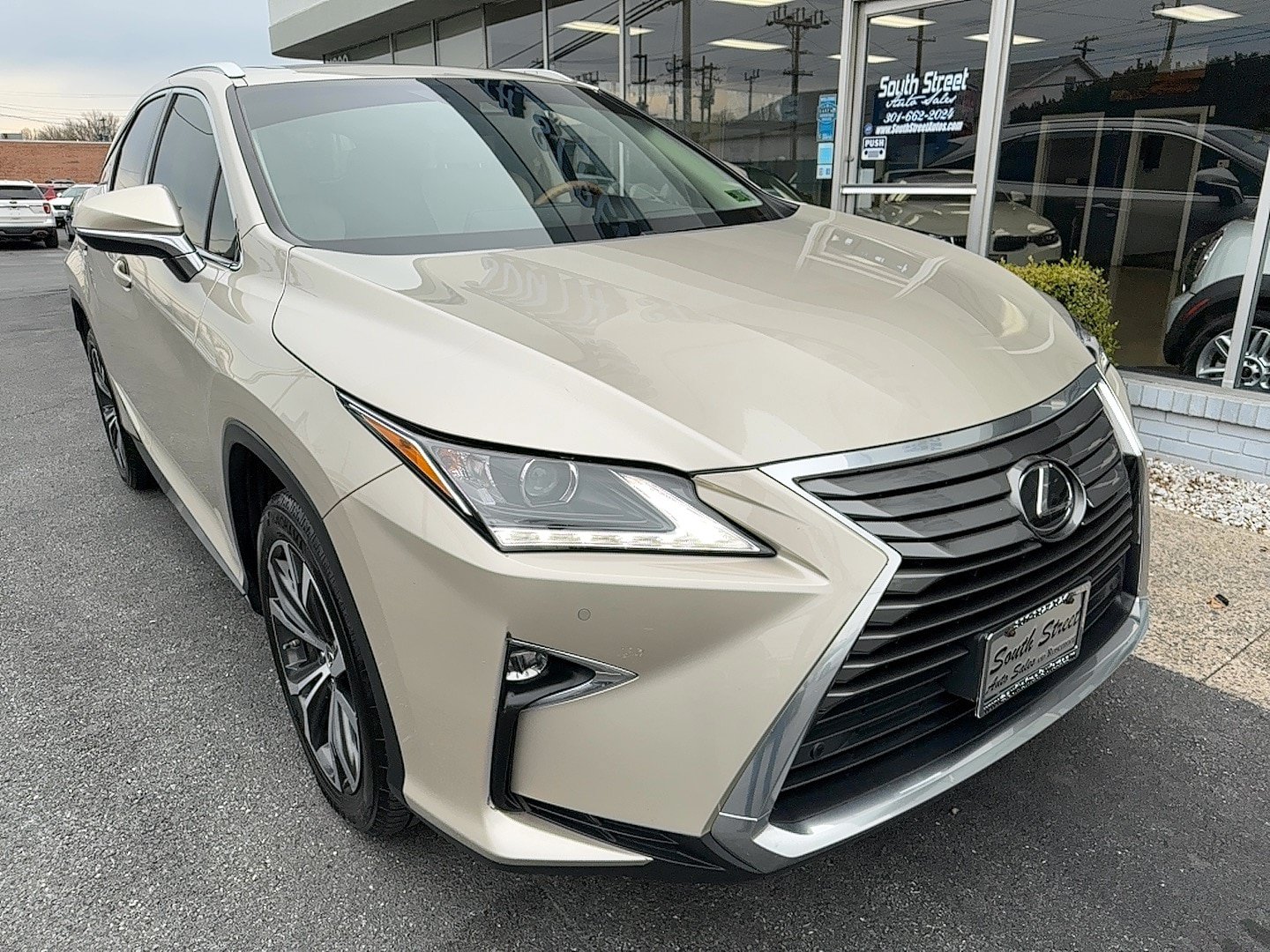 Used 2017 Lexus RX 350 AWD w/ Premium Package image 2