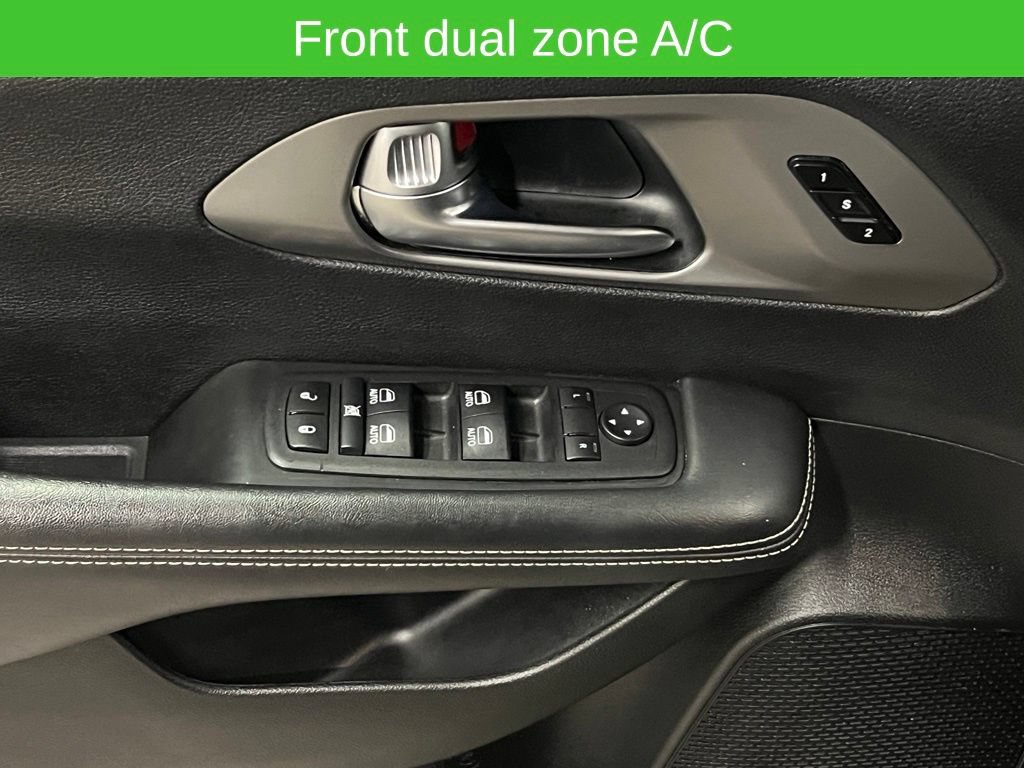 Used 2025 Chrysler Pacifica Select FWD image 13
