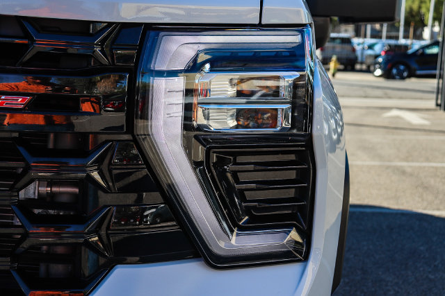 Used 2024 Chevrolet Silverado 2500 ZR2 AWD/4WD image 5