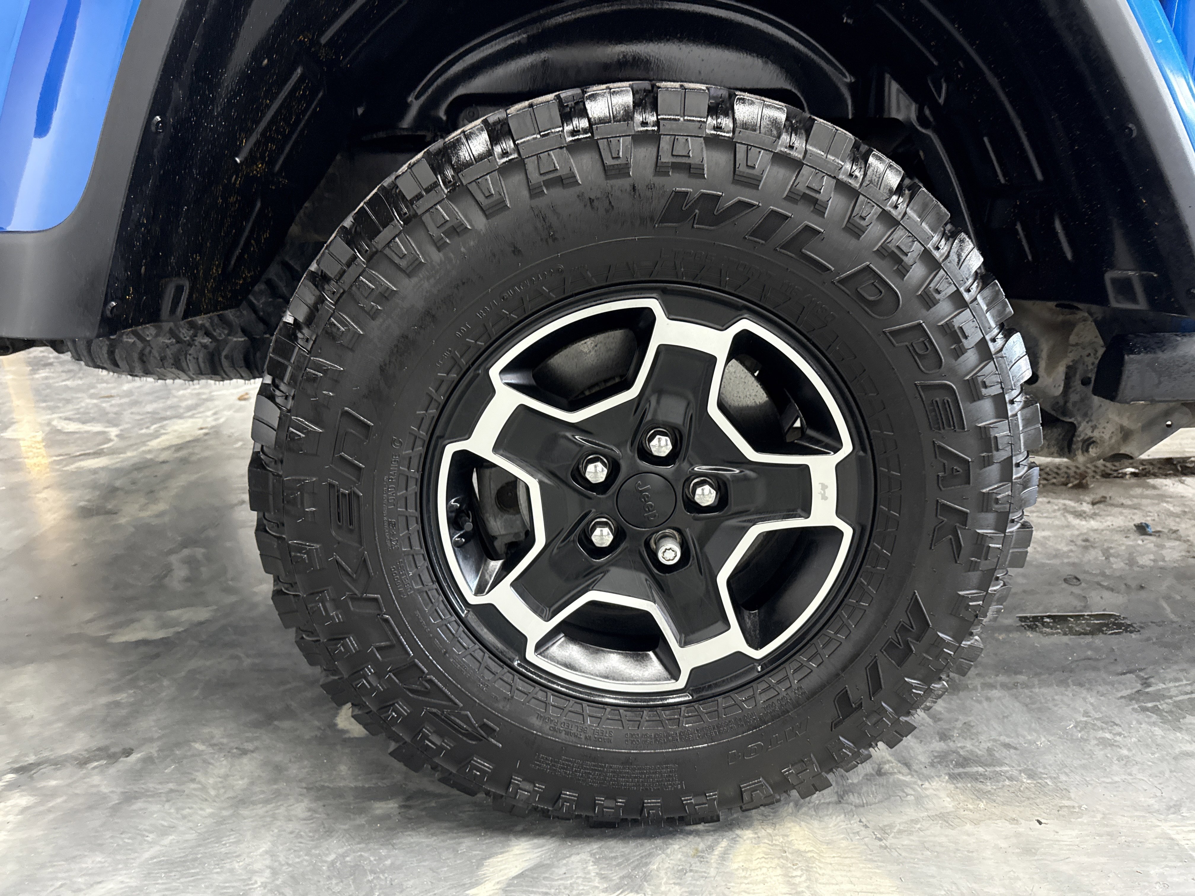 Used 2023 Jeep Gladiator Mojave w/ Dual Top Group image 27