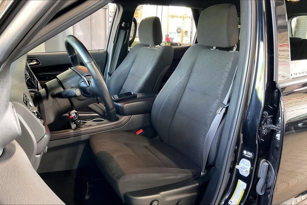 Used 2025 Dodge Durango GT RWD image 3