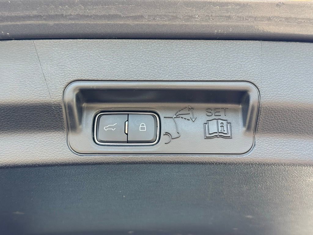 Used 2025 Ford Explorer ST-Line w/ ST-Line Street Pack image 14