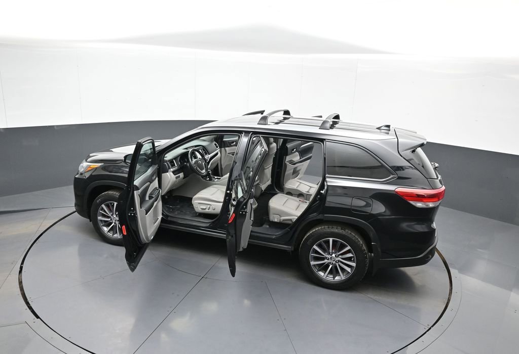Certified 2019 Toyota Highlander XLE AWD/4WD image 46