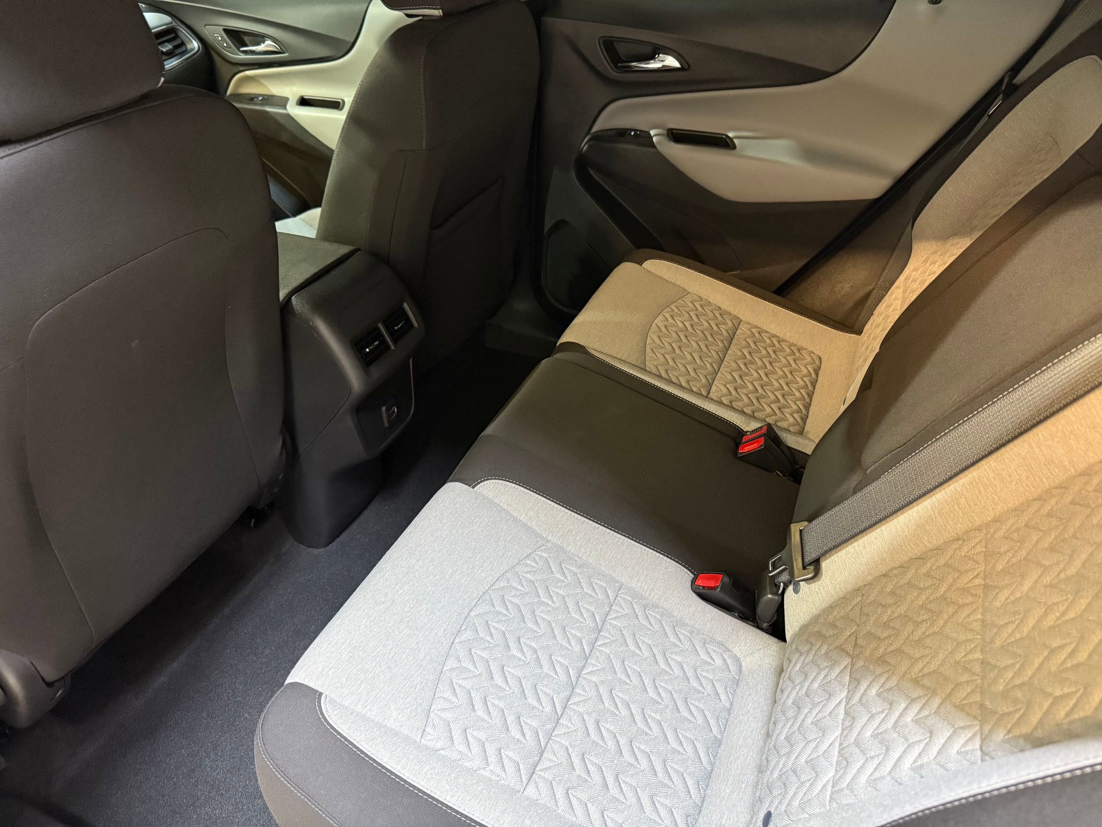 Used 2023 Chevrolet Equinox LS image 31