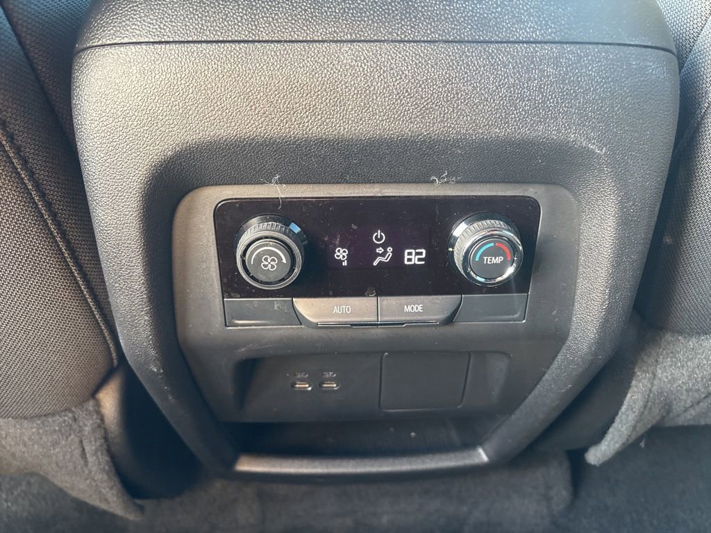 Used 2025 Chevrolet Traverse LT image 37