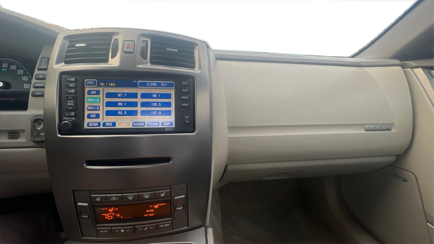 Used 2005 Cadillac XLR RWD image 30