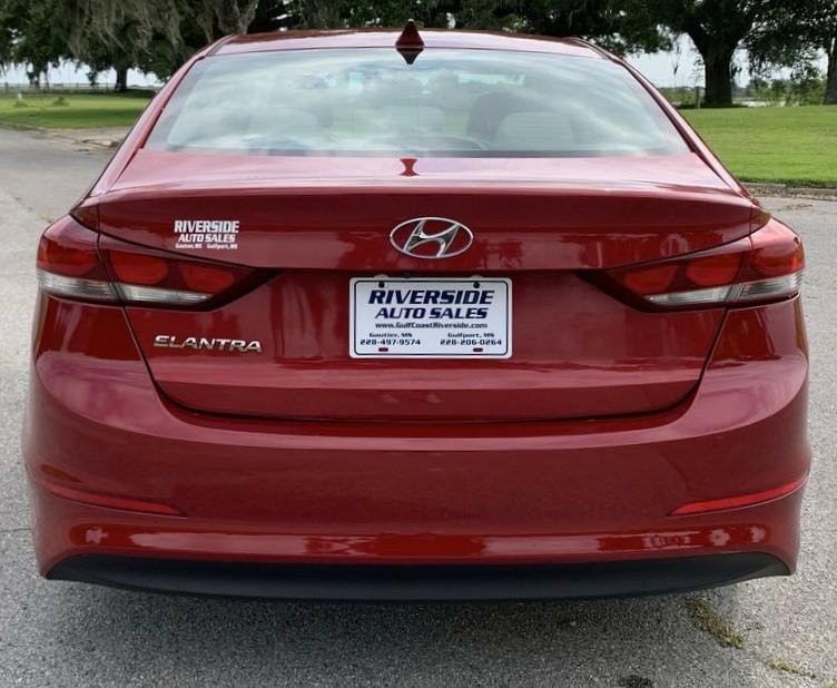 Used 2017 Hyundai Elantra SE image 7