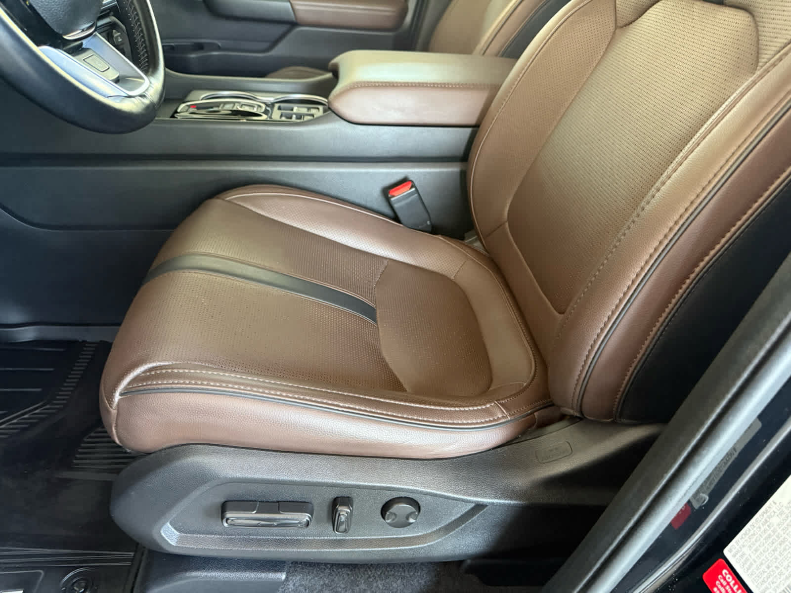 Used 2024 Honda Pilot Elite image 4