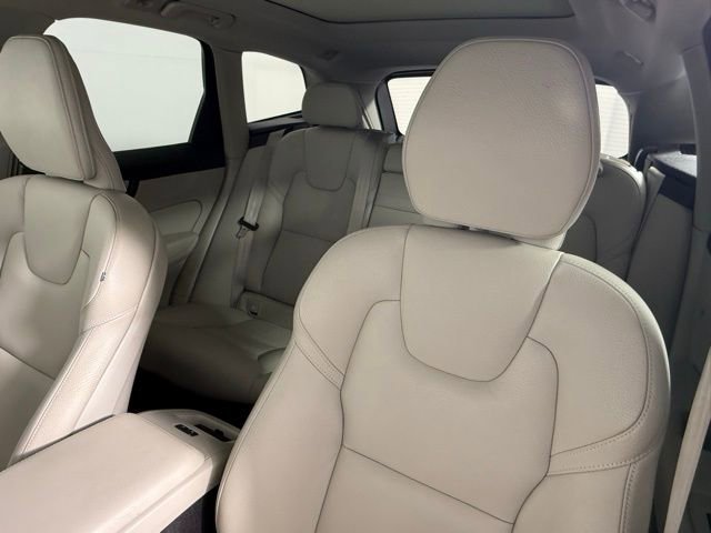 Used 2021 Volvo XC60 T5 Momentum w/ Climate Package image 25