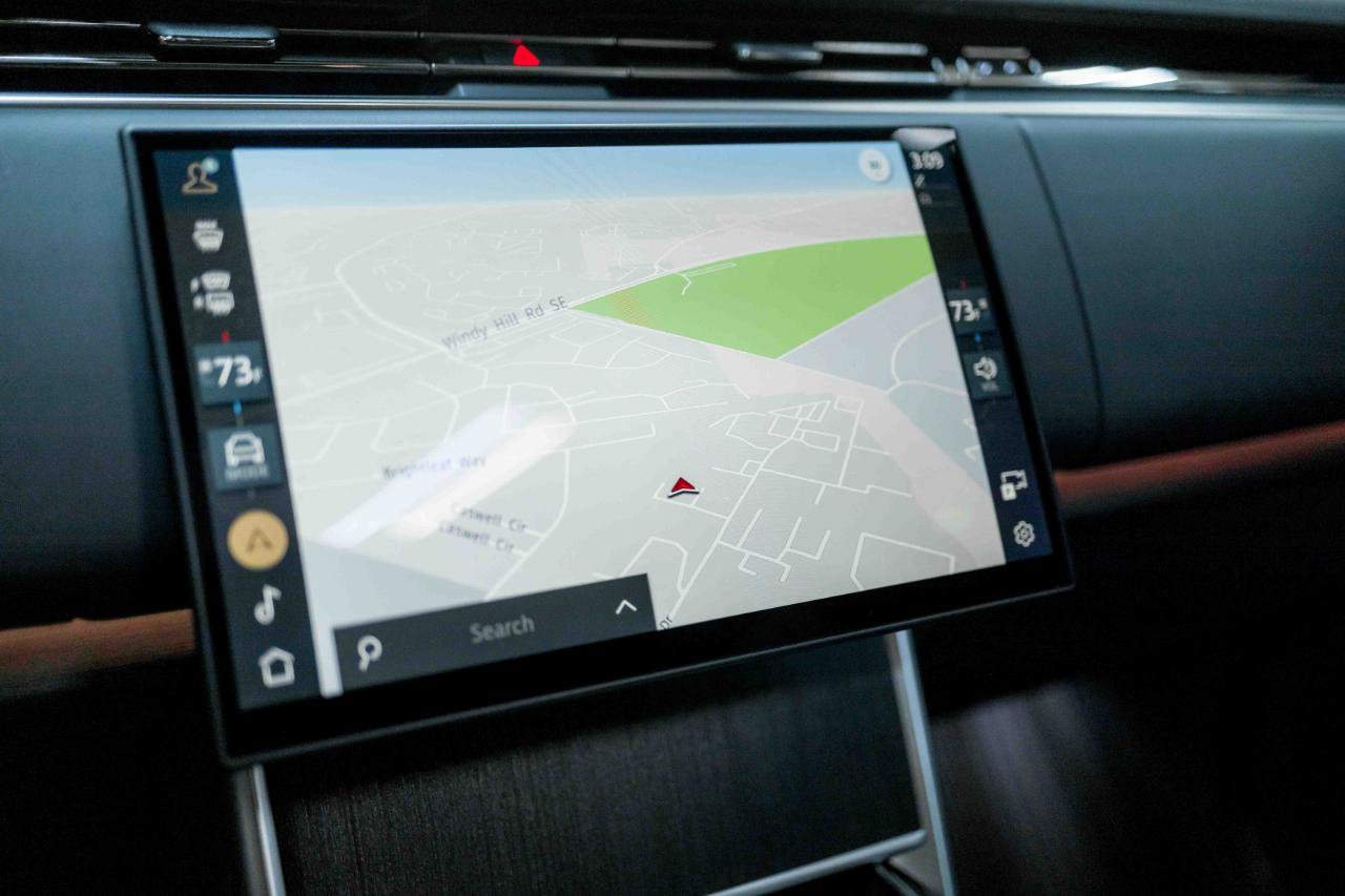 Used 2025 Land Rover Range Rover SE image 64