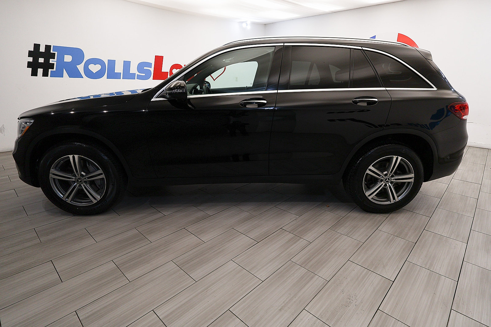 Used 2021 Mercedes-Benz GLC 300 4MATIC image 2