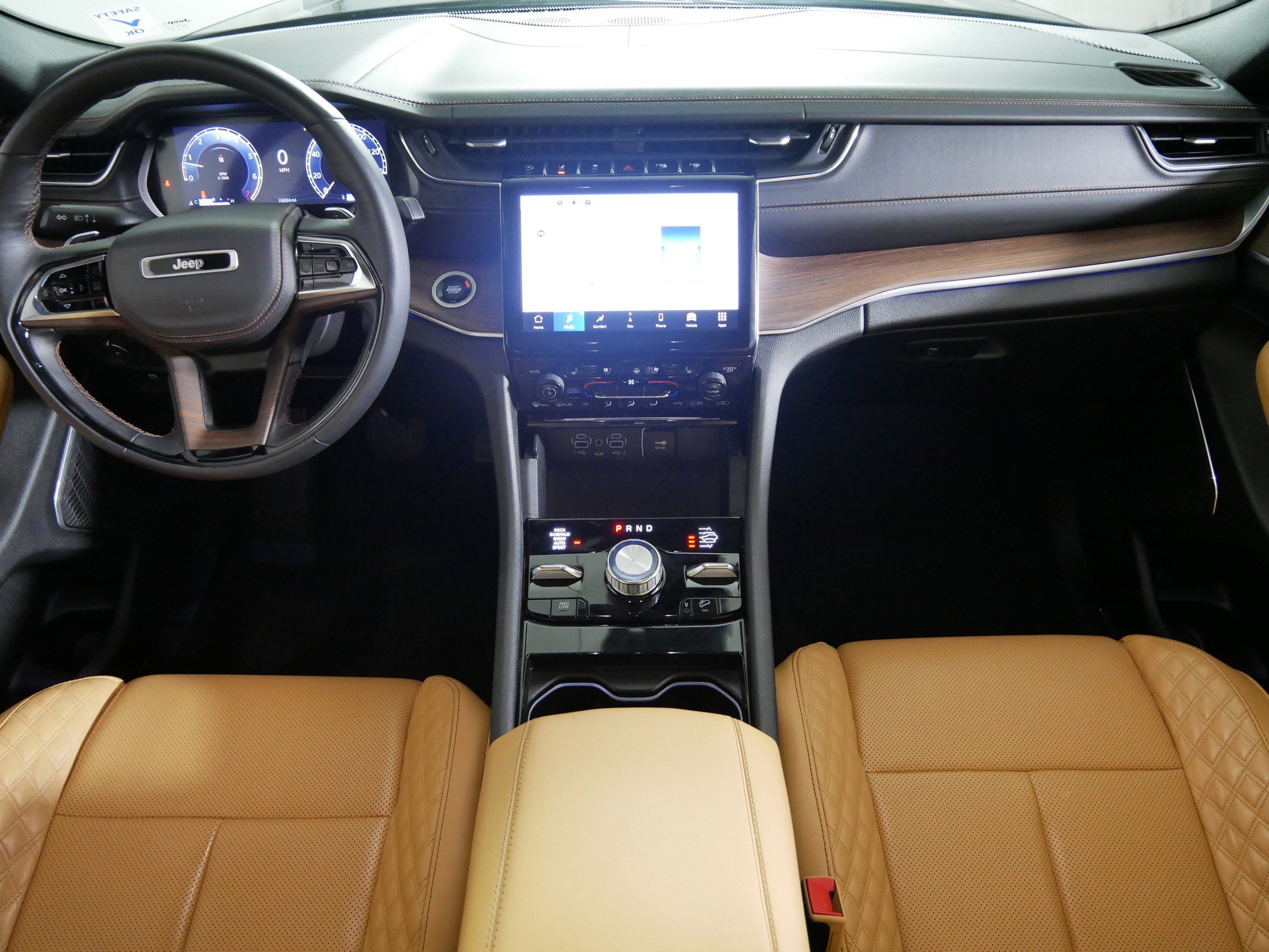 Used 2023 Jeep Grand Cherokee Summit w/ Luxury Tech Group V image 10