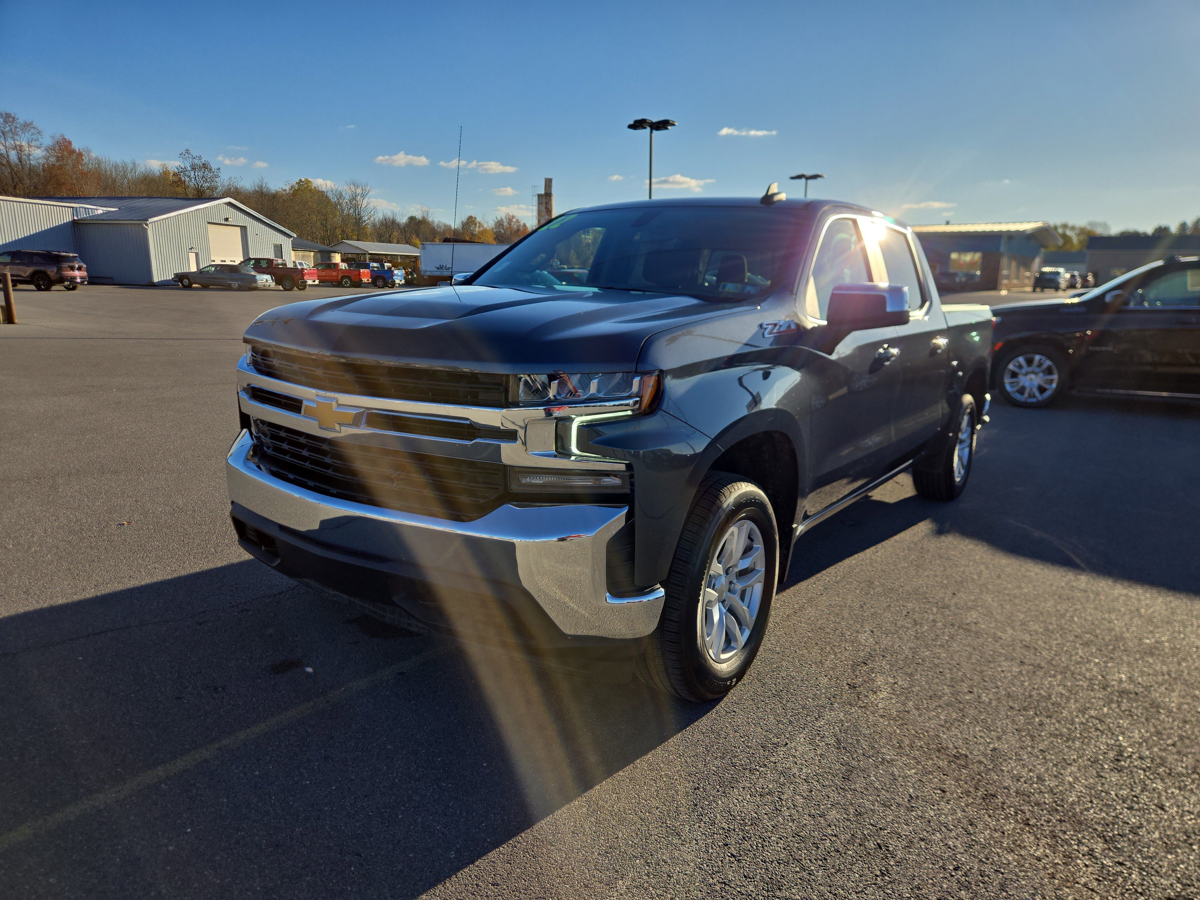 Used 2022 Chevrolet Silverado 1500 LT w/ Z71 Off-Road Package image 8