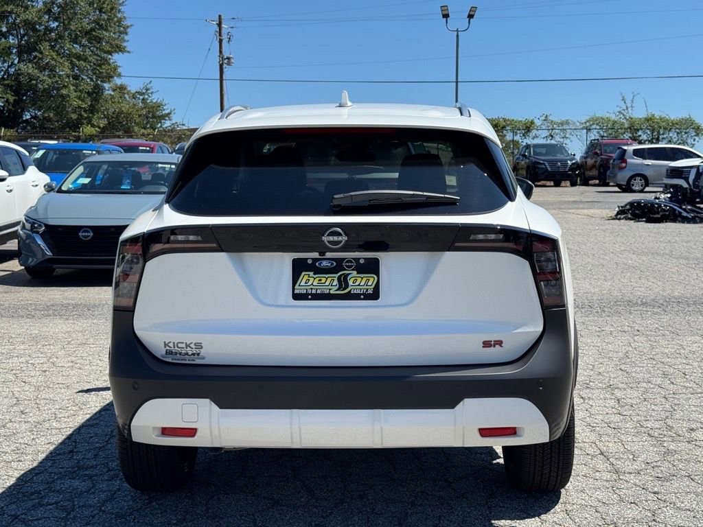 New 2025 Nissan Kicks SR FWD image 4