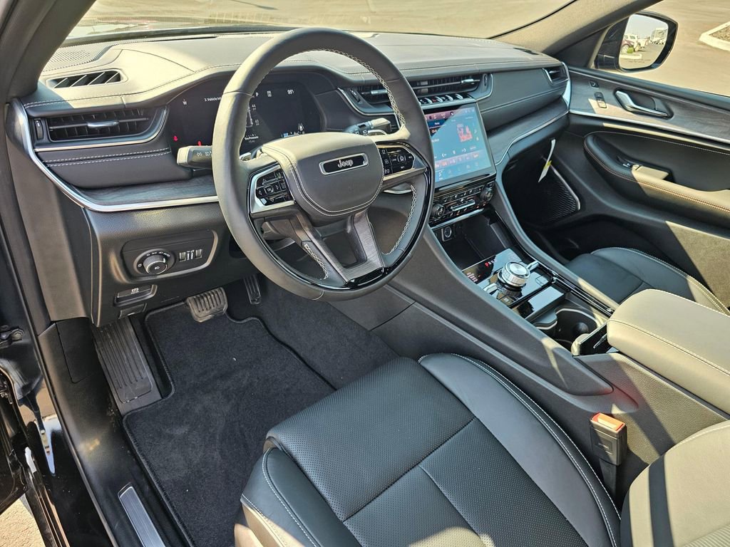 New 2025 Jeep Grand Cherokee Overland w/ Adv Protech Group III image 2