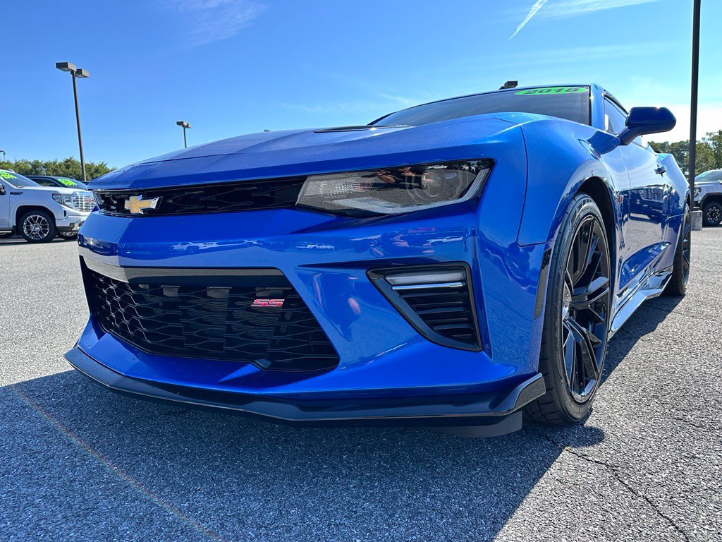 Used 2018 Chevrolet Camaro SS RWD image 32