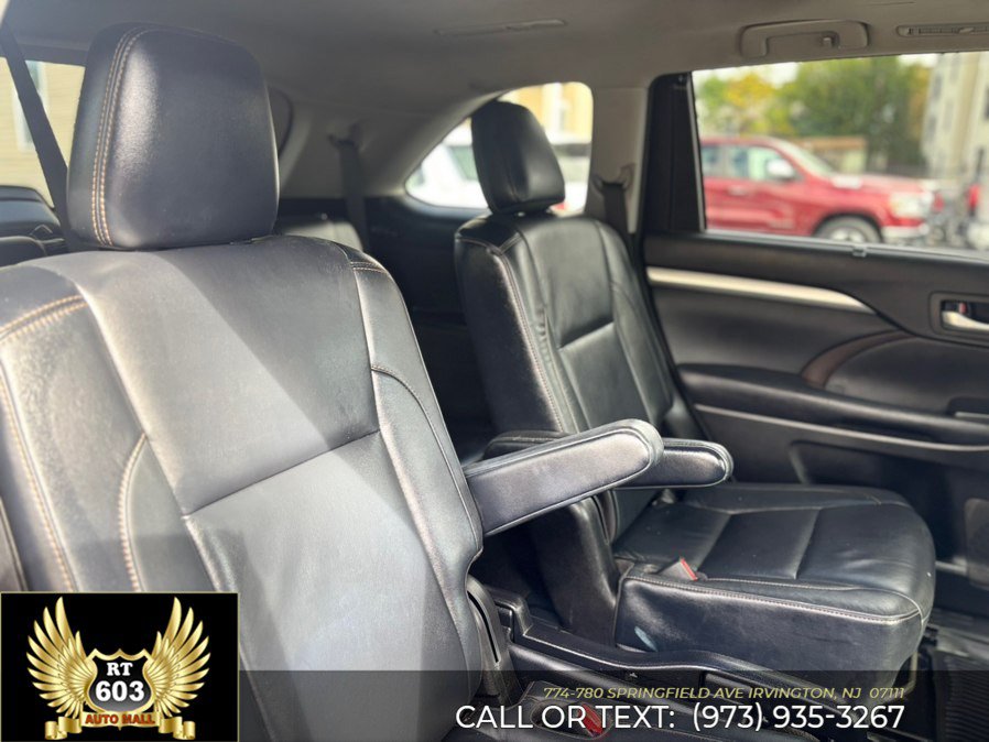 Used 2017 Toyota Highlander XLE AWD/4WD image 12