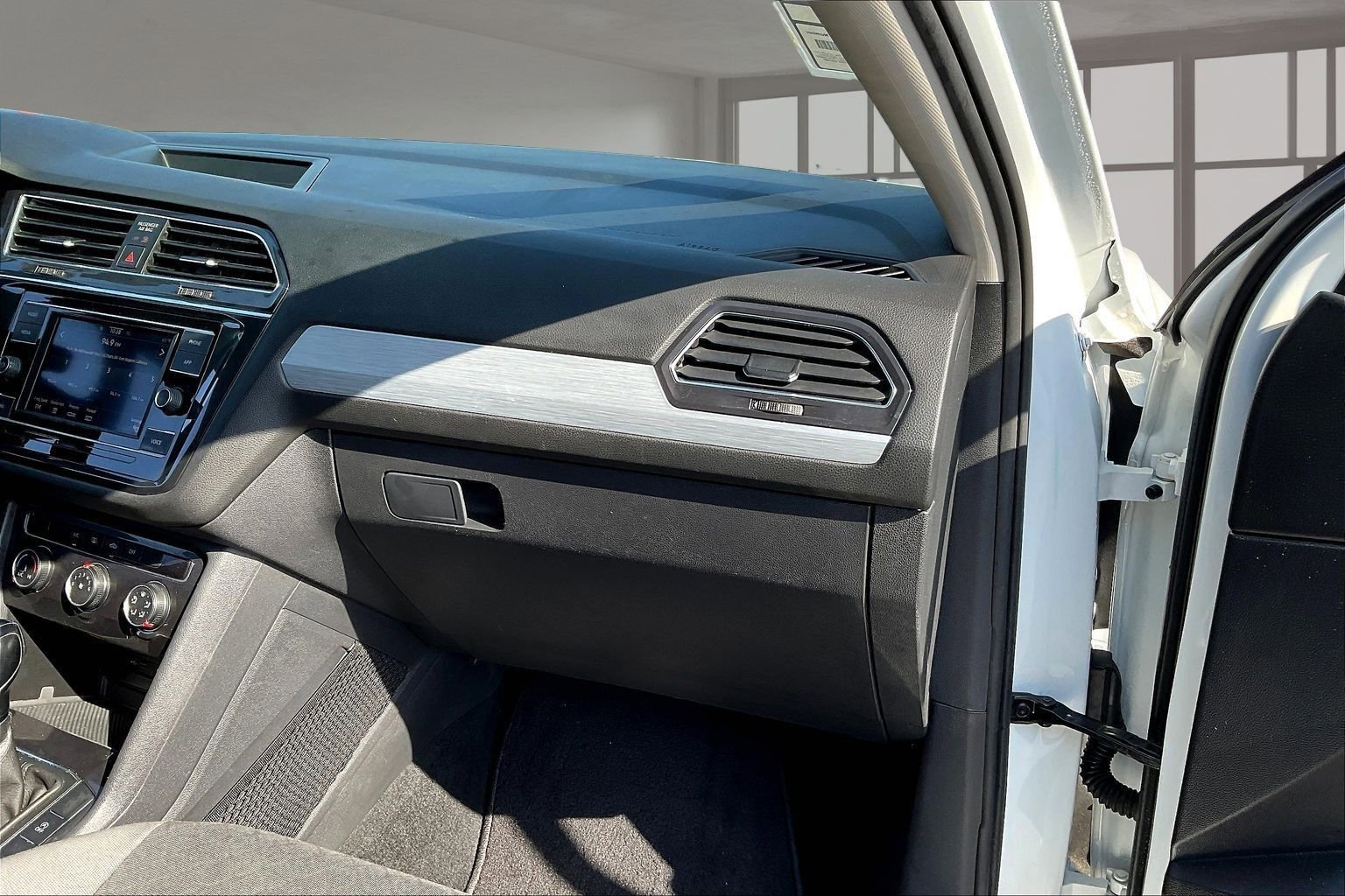 Used 2020 Volkswagen Tiguan S image 27