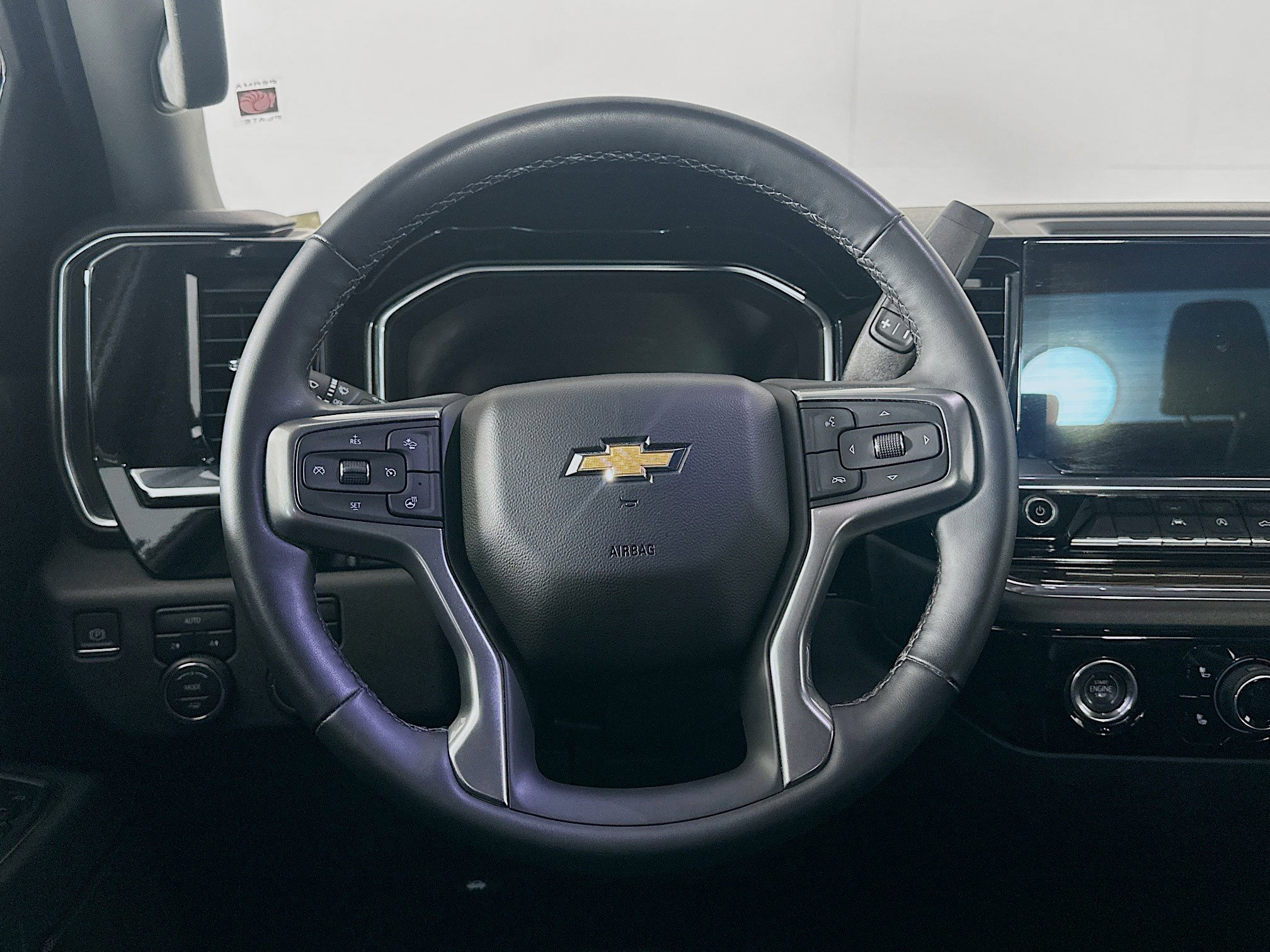 Used 2023 Chevrolet Silverado 1500 LT AWD/4WD image 17