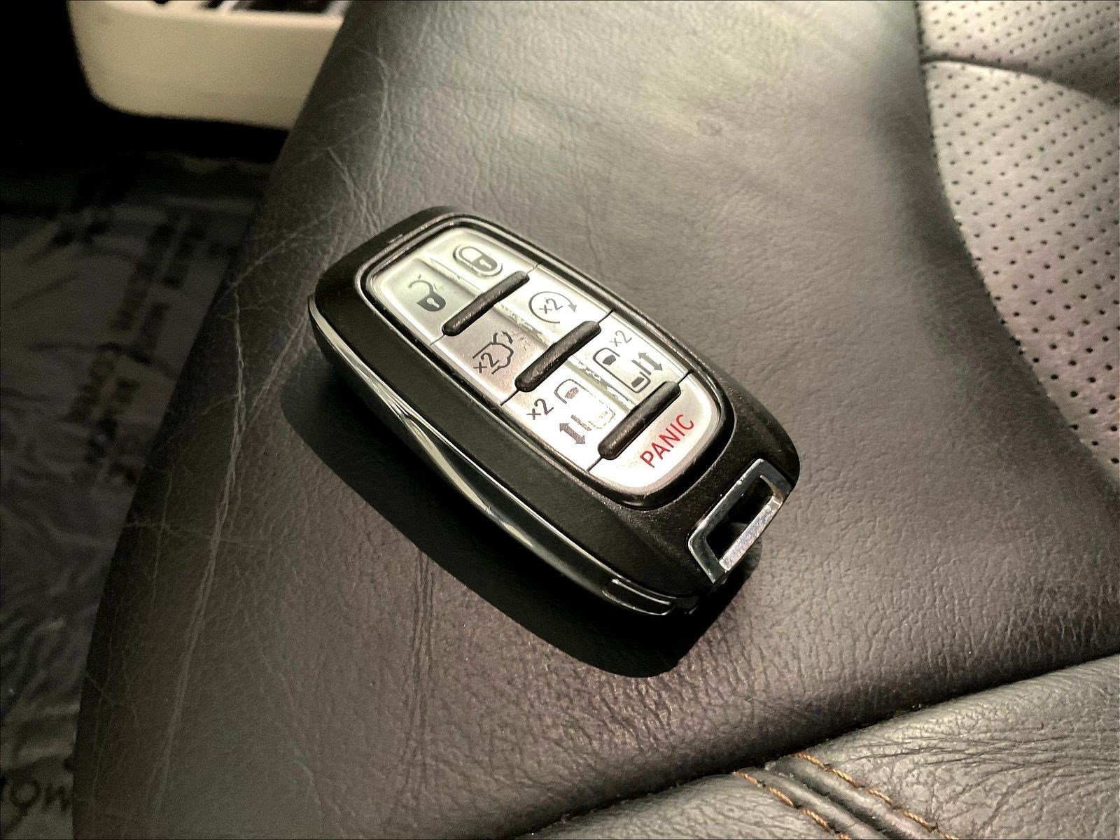 Used 2018 Chrysler Pacifica Touring-L Plus FWD image 35