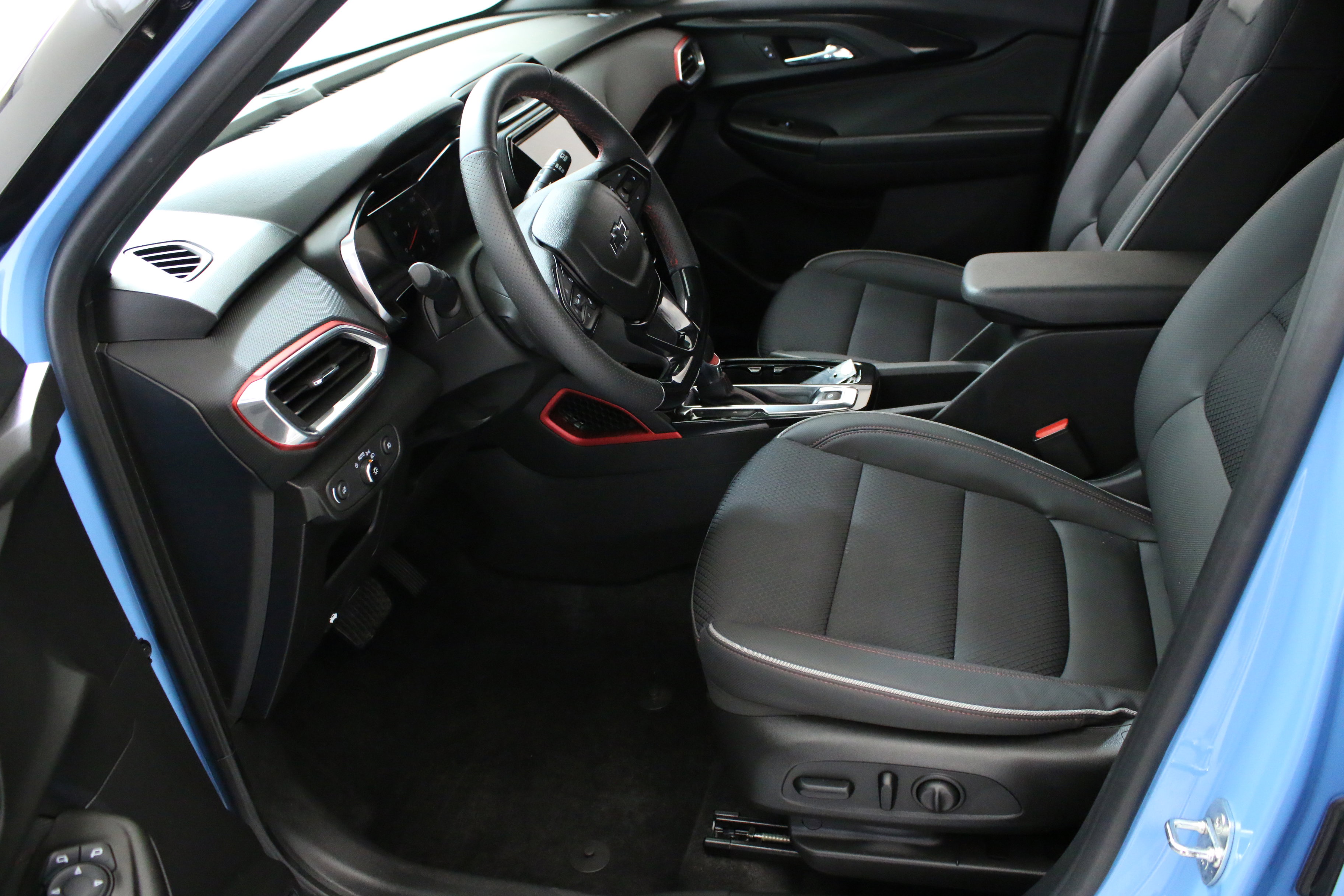 Certified 2023 Chevrolet TrailBlazer RS w/ Convenience Package AWD/4WD image 25