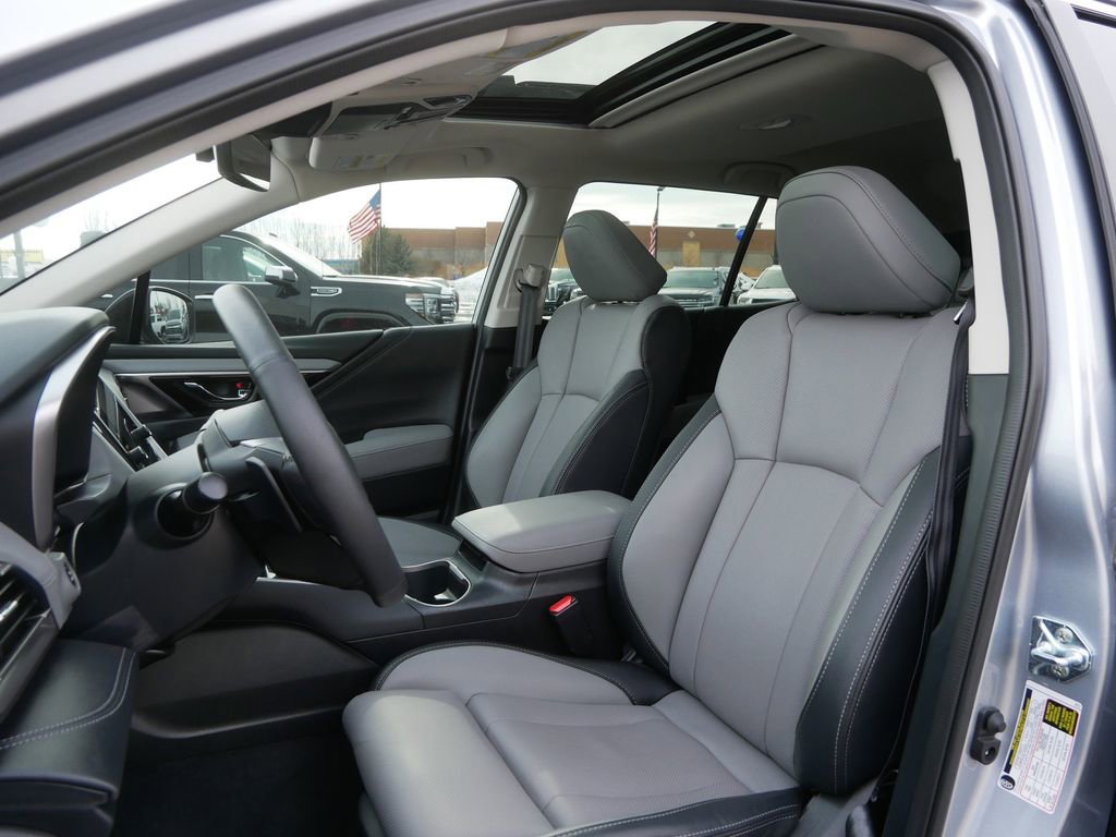 Used 2025 Subaru Outback Limited image 11