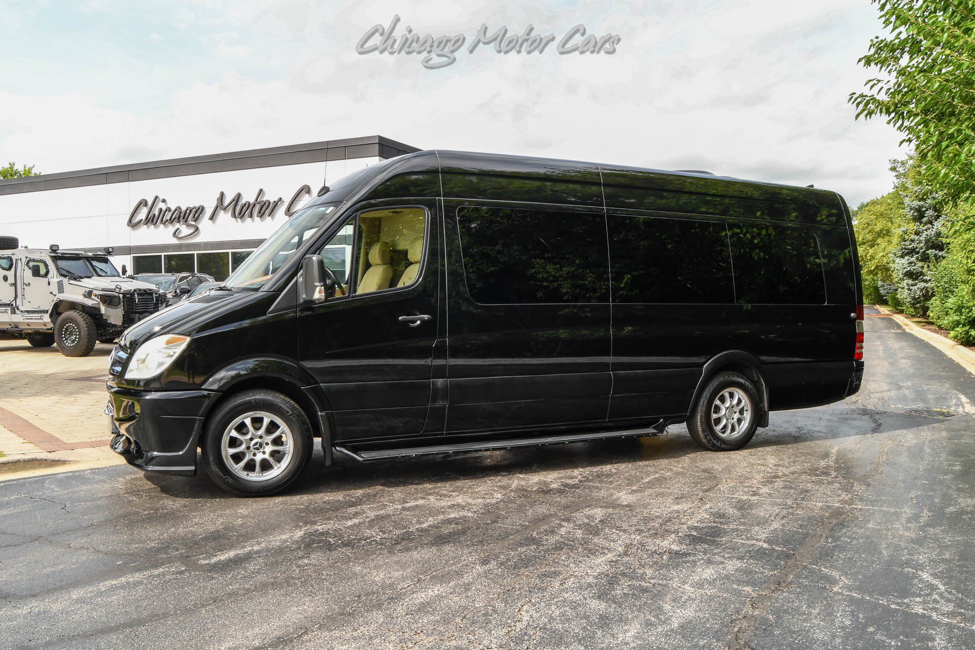 Used 2011 Freightliner Sprinter 2500 RWD image 1