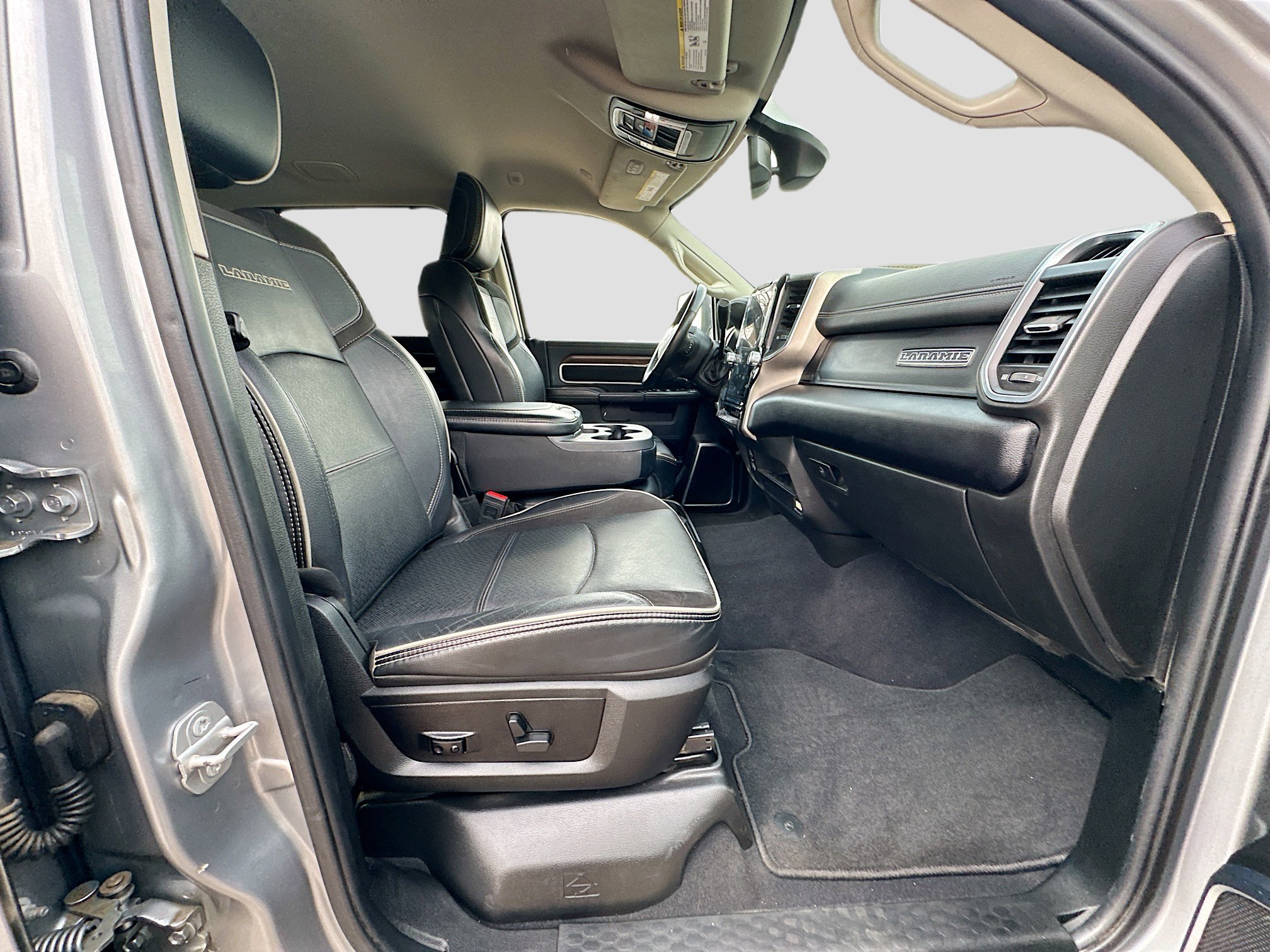 Used 2024 RAM 2500 Laramie image 32