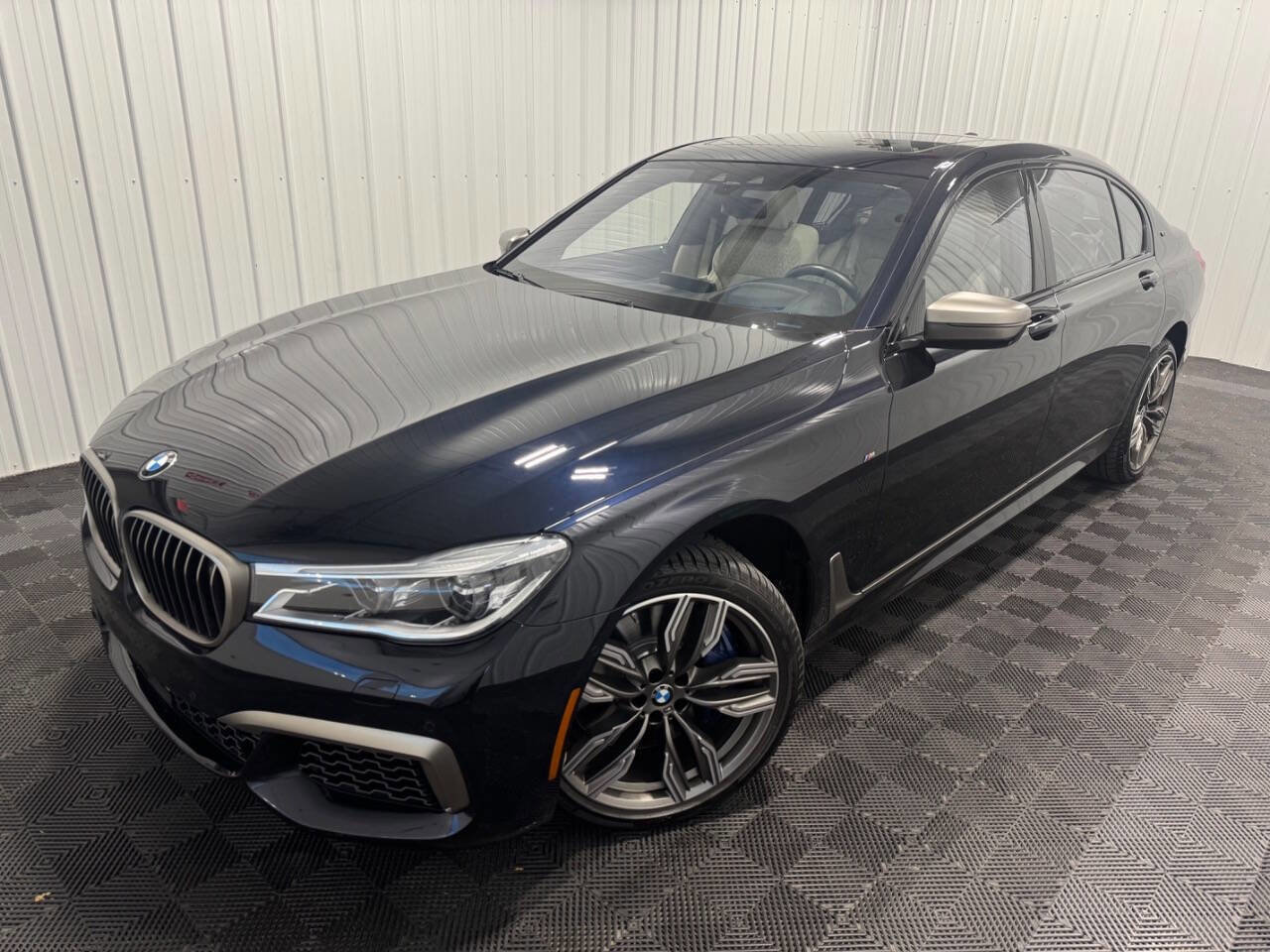 Used 2019 BMW M760i xDrive w/ Luxury Rear Seating Package image 90
