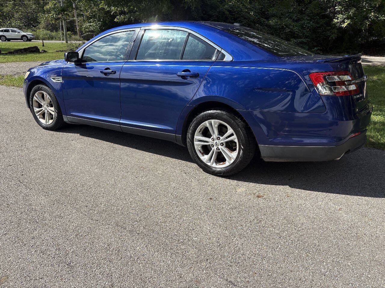 Used 2014 Ford Taurus SEL FWD image 5