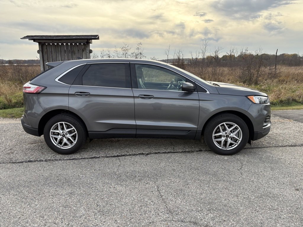Used 2024 Ford Edge SEL image 11