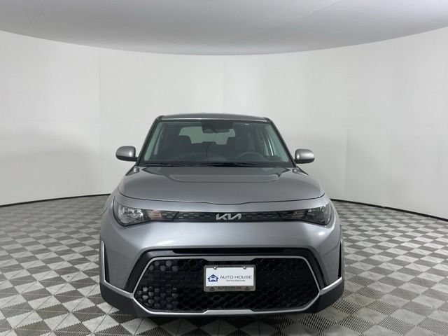 Used 2025 Kia Soul LX w/ LX Technology Package FWD image 2